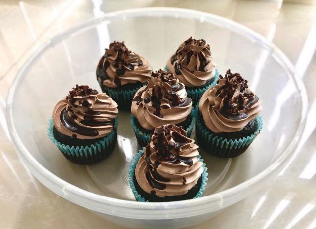 Cupcakes d’anniversaire : la recette, la déco et les quantités Cupcakes d’anniversaire : la recette, la déco et les quantités