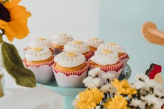 Cupcakes de Pâques, nid en crème au chocolat et petits œufs